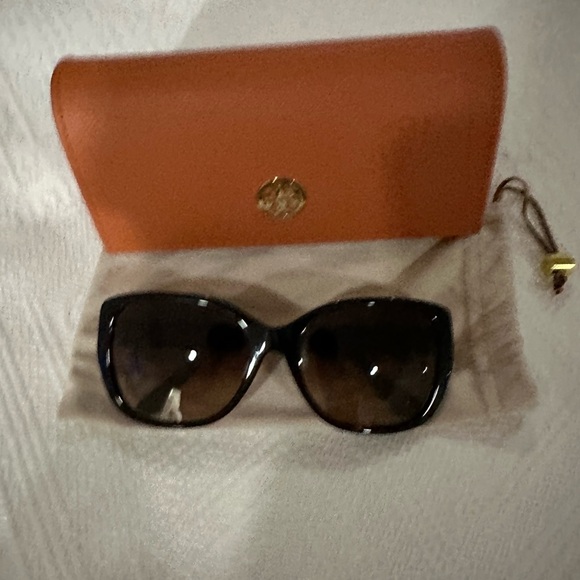 Tory Burch Black Frame Sunglasses with Brown Gradient Lenses